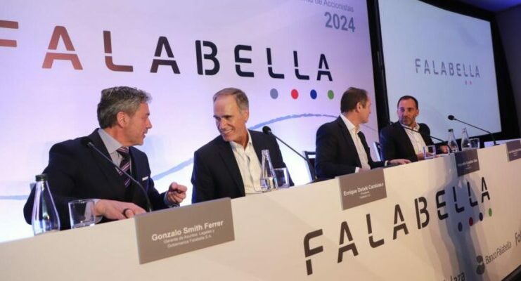 El gigante latinoamericano del retail, Falabella, se prepara para una reconfiguración clave en su gobierno corporativo con la salida de Enrique Ostalé de la presidencia del directorio