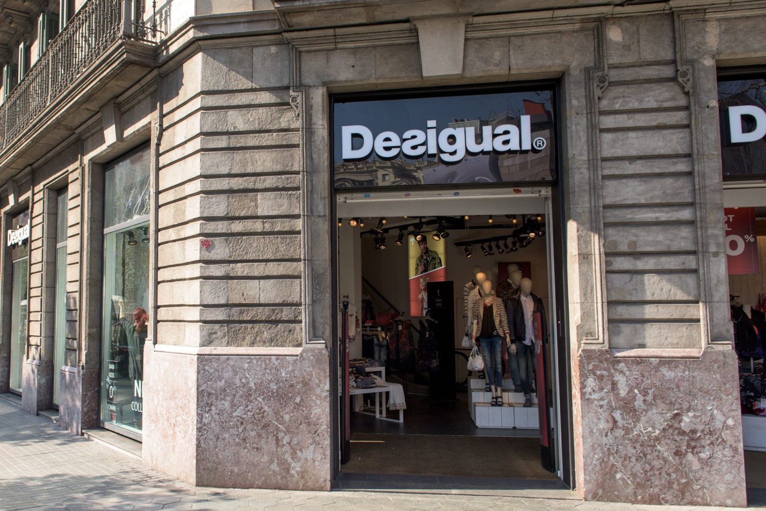 Desigual cierra su tienda del paseo de Gracia en Barcelona