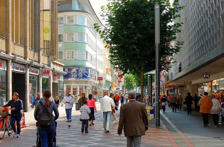 Las restricciones navideñas se han cebado con el tráfico peatonal - Just Retail