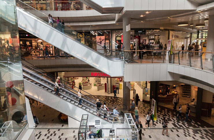 Los centros comerciales reciben casi un 40% menos de público en 2020 - Just Retail