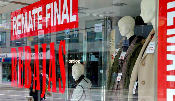 Un 52,4 % de los españoles reducirá su gasto en estas rebajas - Just Retail