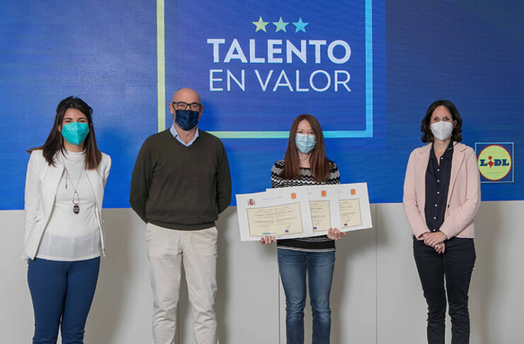 Lidl supermercado acreditación oficial experiencia profesional responsables tienda noticias retail