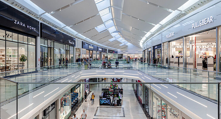 Savills compra Knight Frank departamento gestión centros comerciales noticias retail
