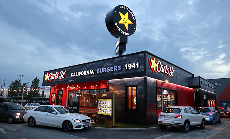 Carl's Jr. 80 aniversario restauración noticias retail