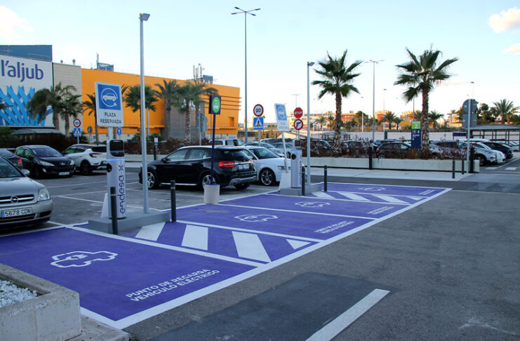 L'Aljub columnas recarga vehiculos electricos Endesa sostenibilidad noticias retail