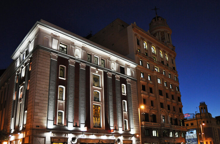 Uniqlo cine Avenida H&M