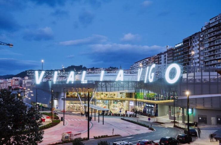 Vialia Vigo Navidad visitantes centro comercial Nhood